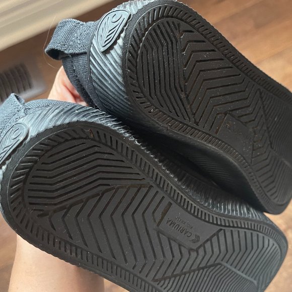 CARIUMA All Black Canvas sz 5 - Picture 11 of 11